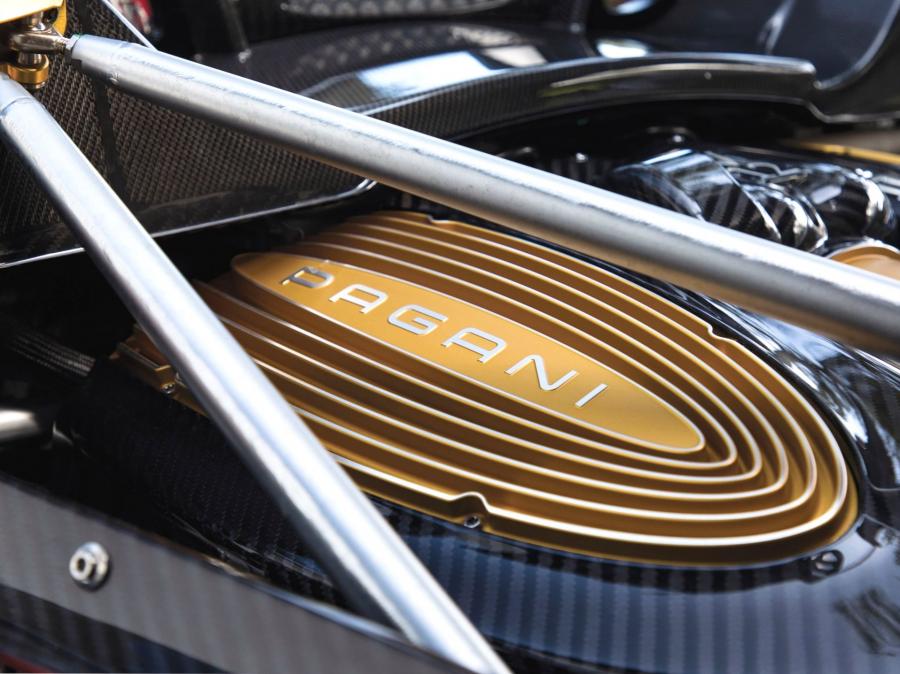 Моторный отсек Pagani Huayra Roadster (94 of 100) 2017 года  (NA) (фото 14 из 61)
